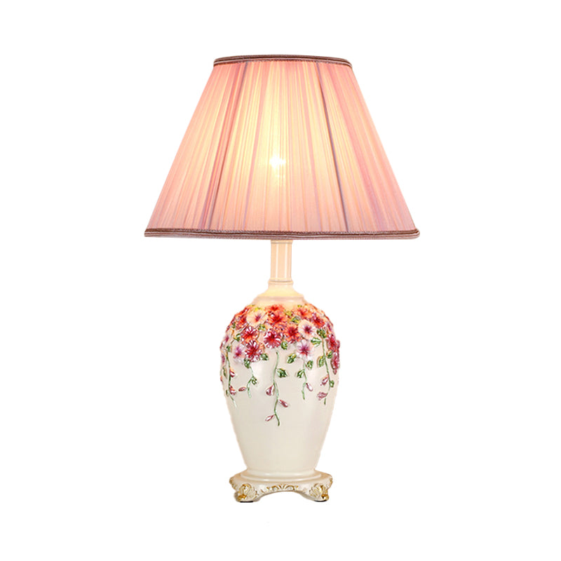 Gesammelter Stoff Beige/rosa Nachttisch leichte konische 1 leichte Tischlampe im pastoralen Stil mit gestrichenem Keramikbasis