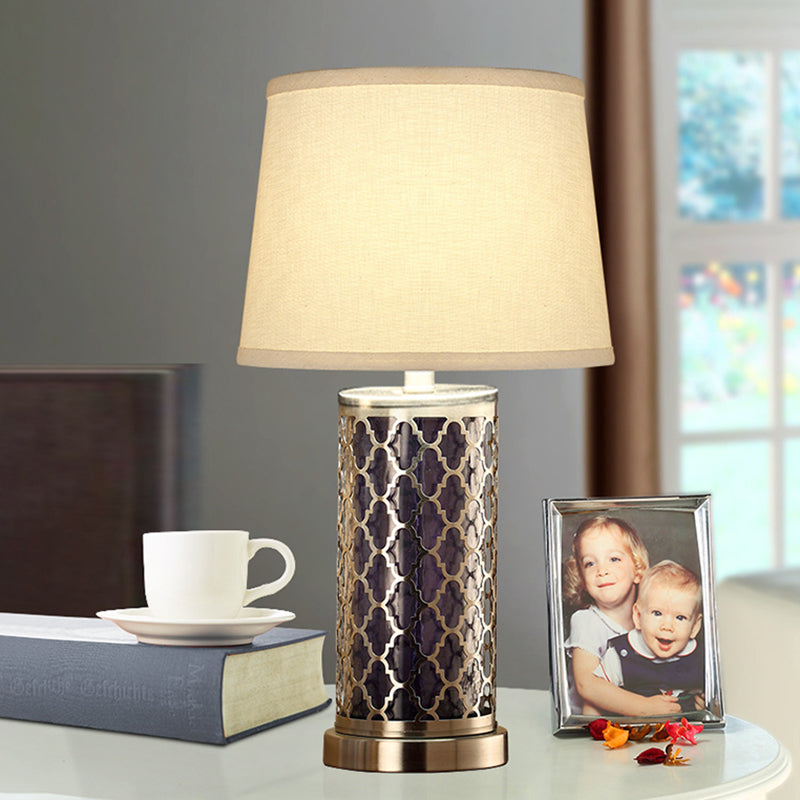 Metal Nickel Finish Table Lamp Cylindrical Quatrefoil Cage 1-Light Rural Nightstand Light with Fabric Lampshade