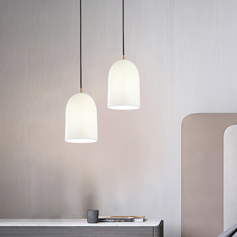 1 lamp slaapkamer slinger licht Minimalistische zwarte hangende hanger met bellampje met een witte glaslamp