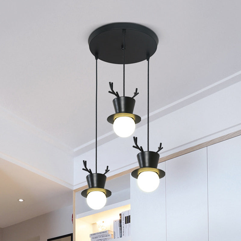 Black grand chapeau Cluster Pendant Nordic Style 3 Bulbes Fer Plafond Plafond avec décor de bois, auvent rond / linéaire