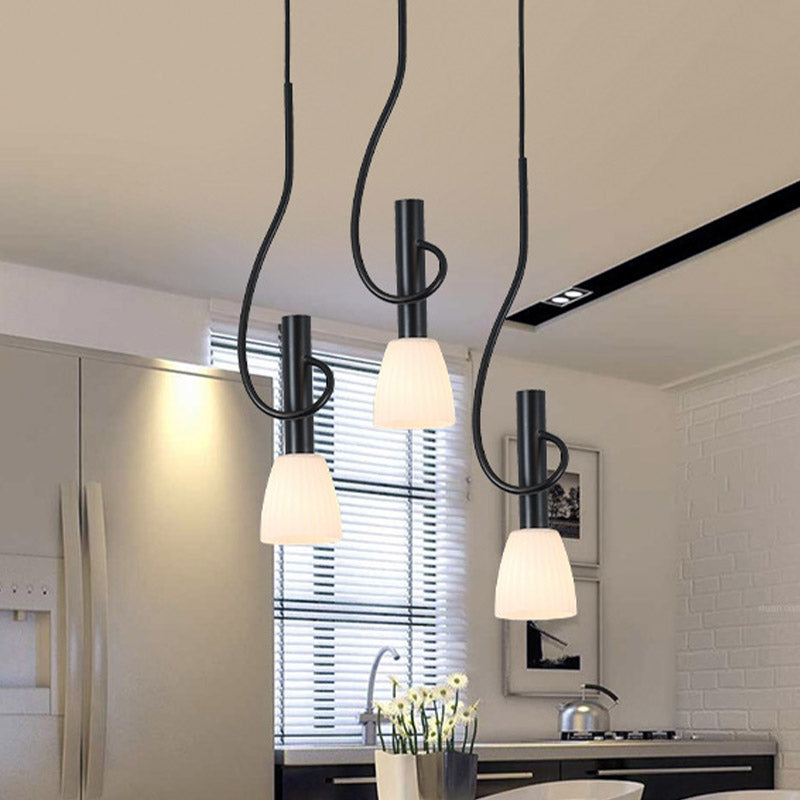 Traditionalismus Knospencluster Anhänger 3/6 Köpfe Opalglas Hanglampe in Schwarz mit runden/linearen Baldachin