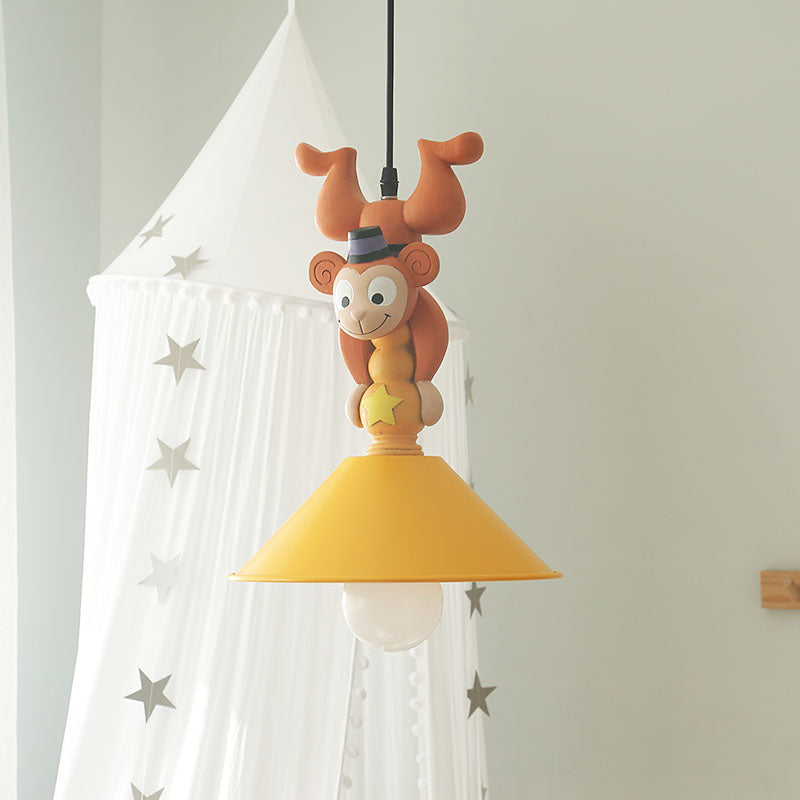 Enfants dessin animé singe plafonnier lumière résine 1/3 lampes chambre suspendue suspendue en jaune avec nuance de cône