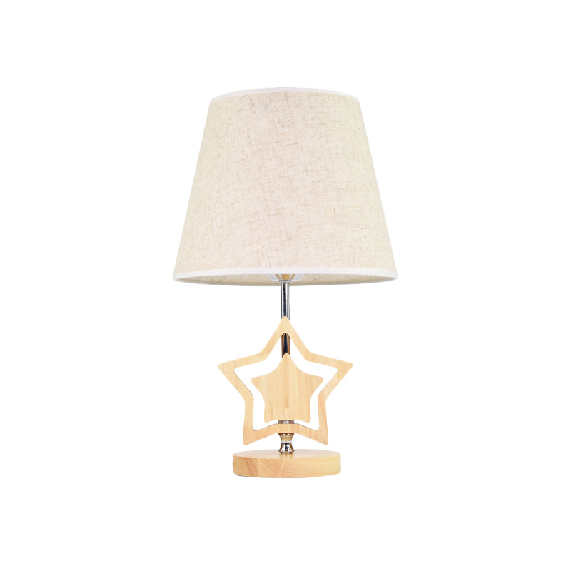 Lampada da comodino a stelle di legno moderno 1 luce da tavolo con tonalità in tessuto a botte in beige