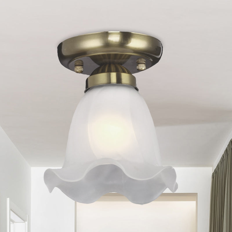 Geschulpte eetkamer plafondlicht traditionalisme crème glazen 1 lamp brons/messing/koper spoelingmount