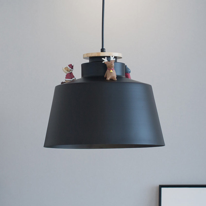 Nordic Barn Shade Iron Pendant Lighting 1 Lampe de suspension de tête en noir / blanc avec statue de Noël