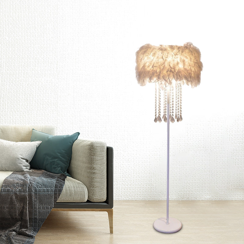 Feather White Standing Light Fluffy Drum 1 Testa Modernista Lampada da pavimento con tende di cristallo