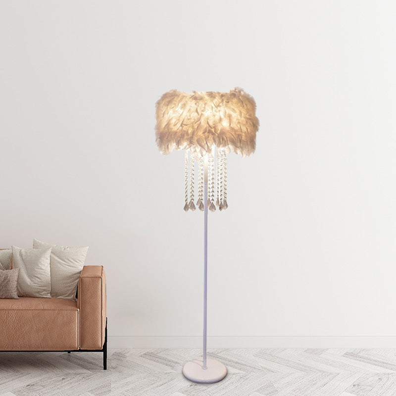 Feather White Standing Light Fluffy Drum 1 Testa Modernista Lampada da pavimento con tende di cristallo