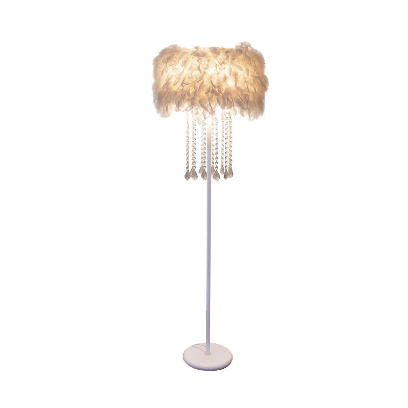 Plume blanc debout léger tambour moelleux 1 tête lampadaire moderniste avec des rideaux en cristal