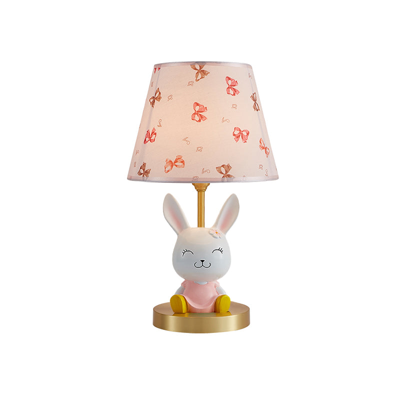 Cartoon Rabbit Night Stand Light Resina Lampada da tavolo per camera da letto singola con tonalità in tessuto affusolato in rosa e bianco