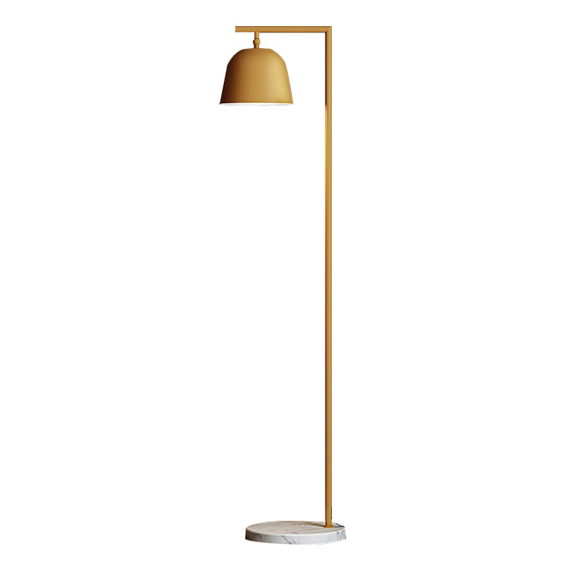 Modern koepelvormig staande licht metaalachtige koplamp met één kop in het bed in zwart/goud met marmeren basis