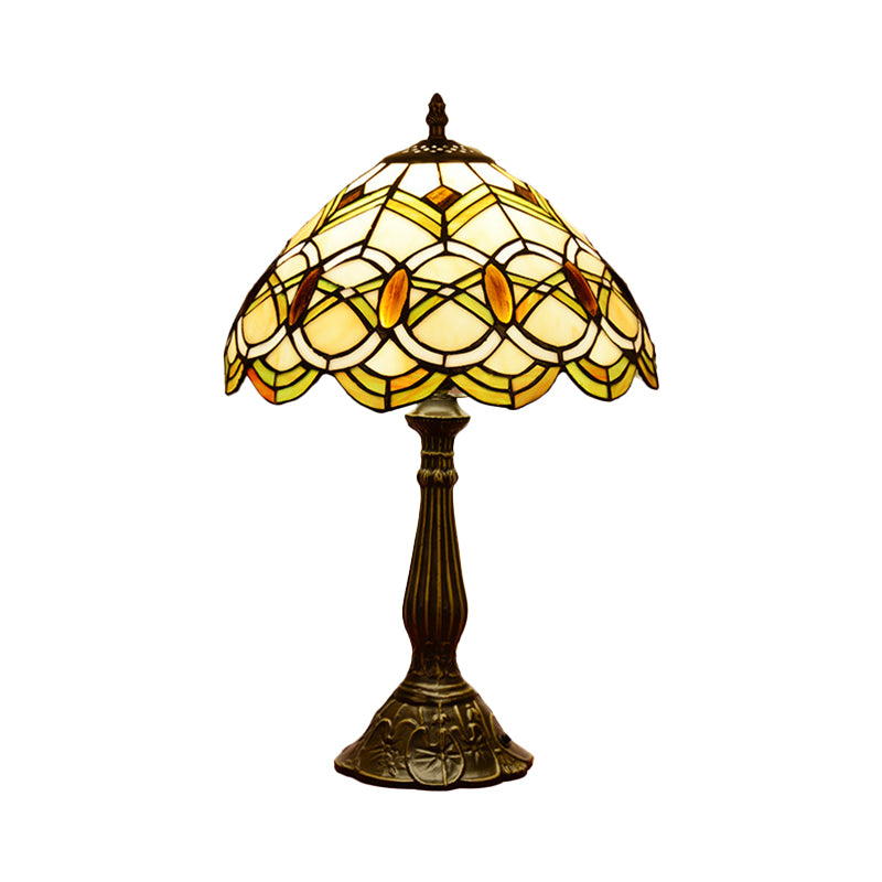 Bronze 1-Light Table Lighting Tiffany Stained Glass Interlocking Circle Pattern Night Light with Scalloped Edge