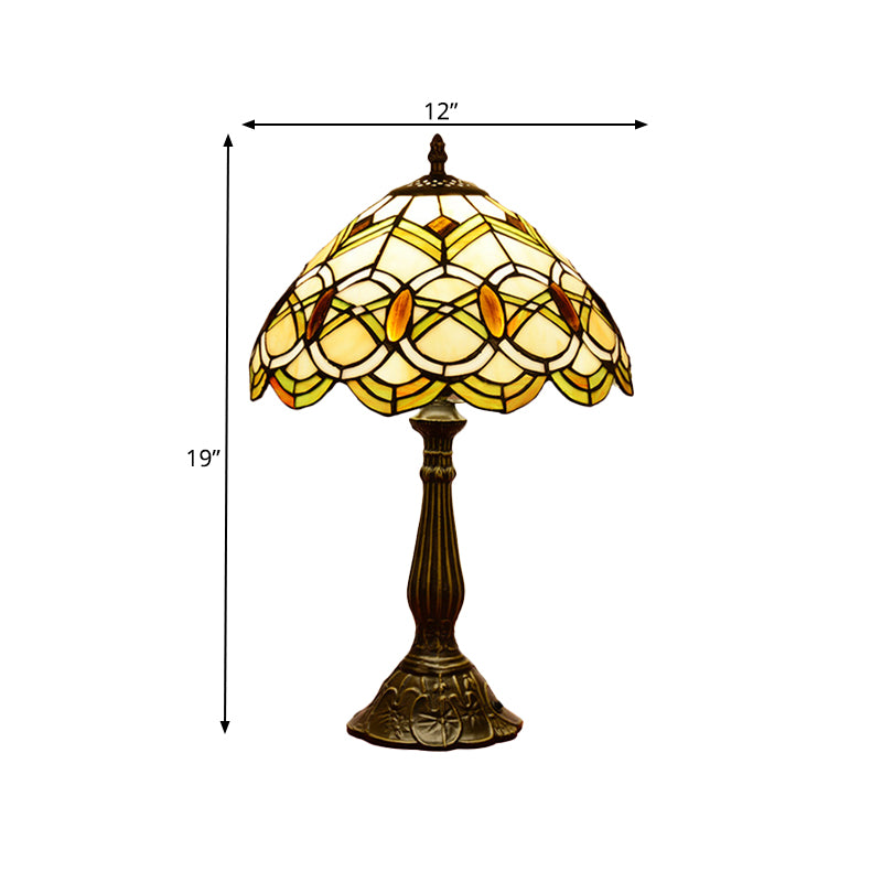 Bronze 1-Light Table Lighting Tiffany Stained Glass Interlocking Circle Pattern Night Light with Scalloped Edge