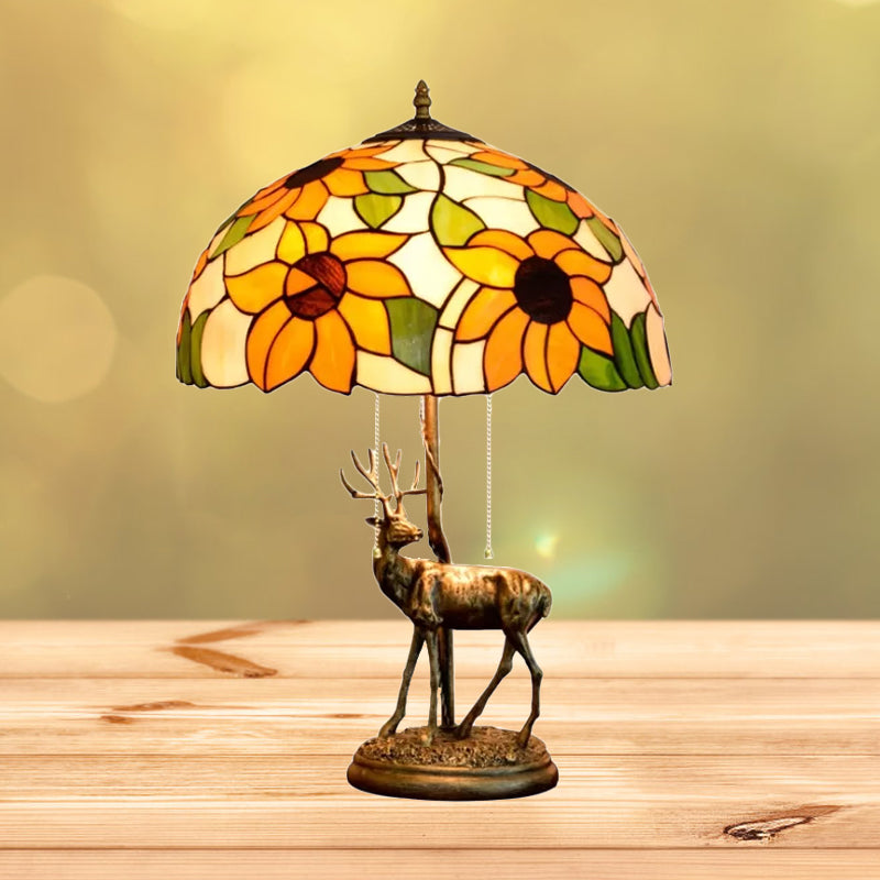 Rot/orange Glasblumen-Nachttisch-Lampe Tiffany 2-Bulb Bronze-Tischbeleuchtung mit Sika-Hirschstatue und Zugkette