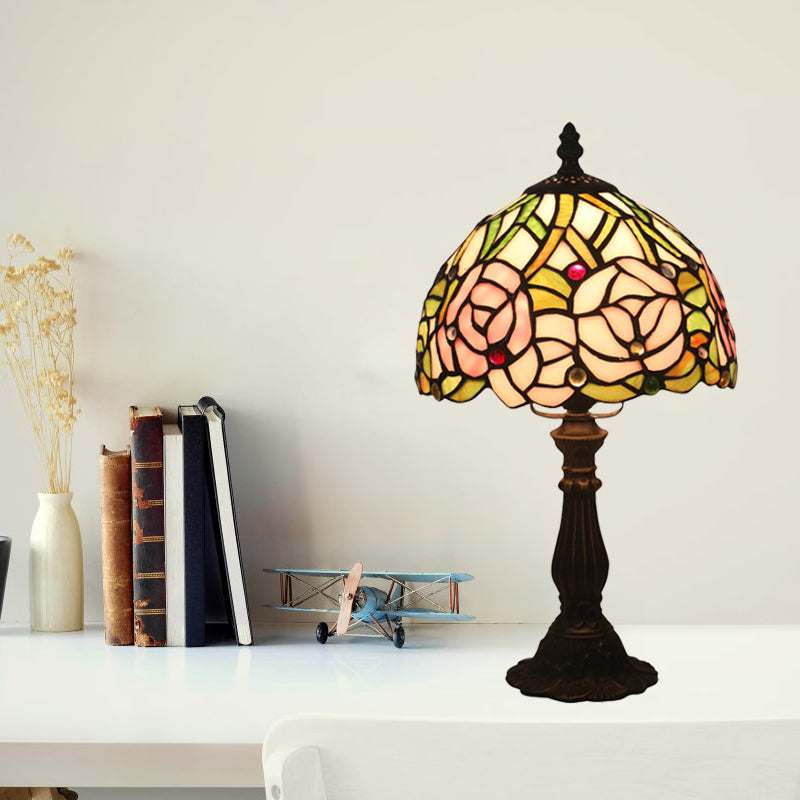 Victorian Dome Schatten Nachtlampe 1 Licht befleckte Kunstglas Rose gemustertes Schreibtisch Beleuchtung in Rot/Rosa/Blau für Schlafzimmer