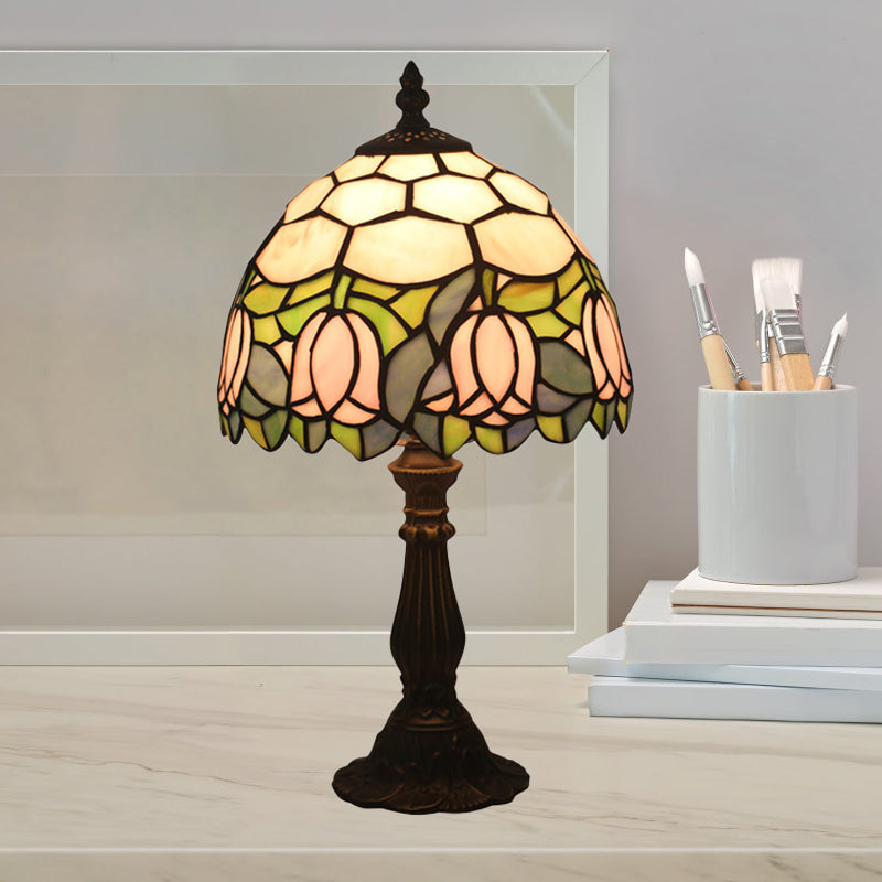 Victorian Dome Schatten Nachtlampe 1 Licht befleckte Kunstglas Rose gemustertes Schreibtisch Beleuchtung in Rot/Rosa/Blau für Schlafzimmer