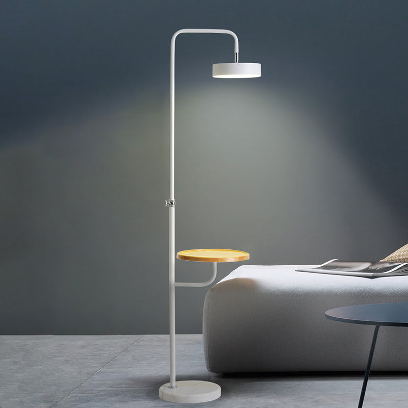 Ronde metalen vloertafelverlichting Minimalistische LED Wit/zwarte standaardlamp met schuine arm voor slaapkamer