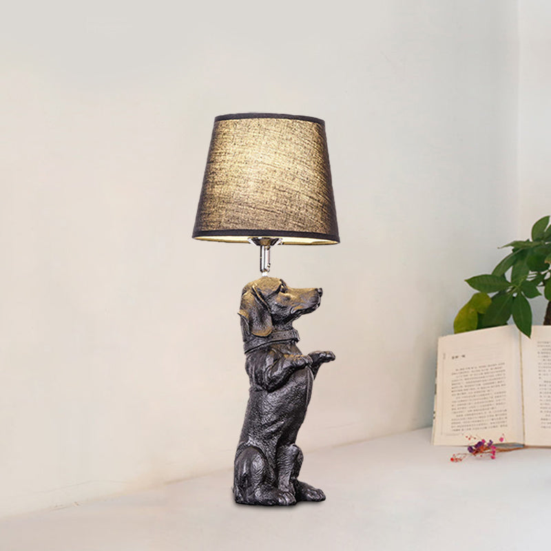 Sitting/Standing Dog Night Table Light Creative Resin 1 Head Black Table Lighting with Barrel Fabric Shade for Bedroom