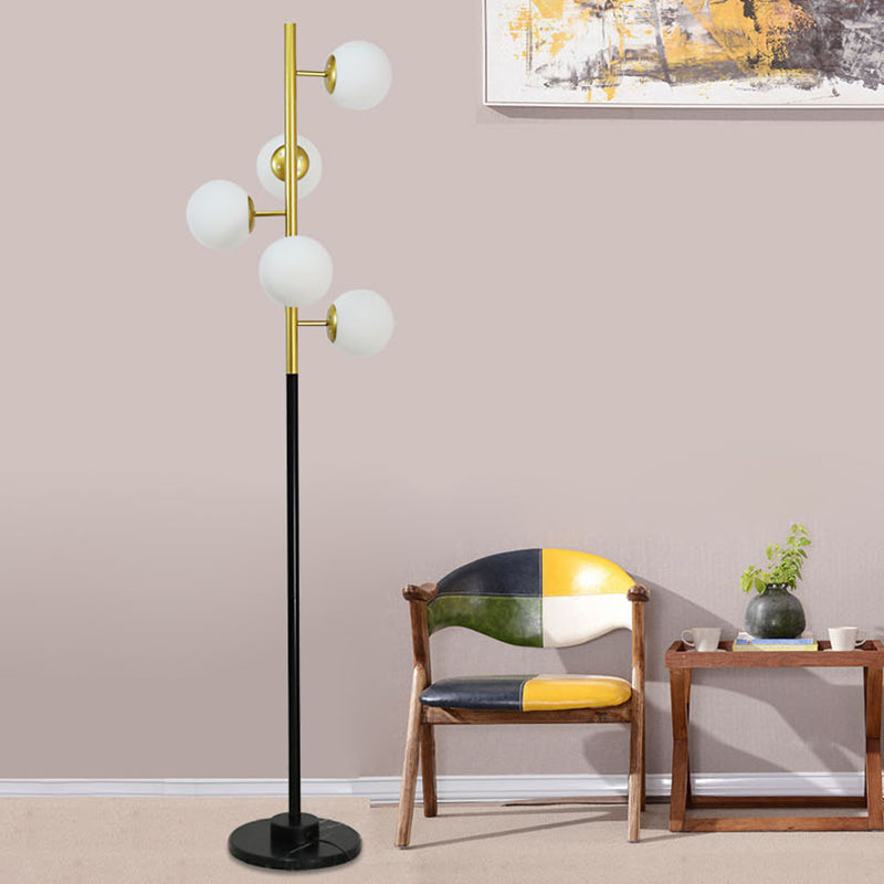 Black-gouden boomvloer Licht eenvoud 5-bulb metaal Standing Lamp met beige/melk Witglas schaduw