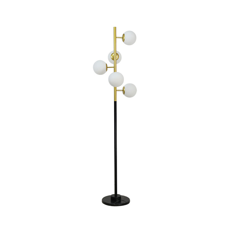 Black-gouden boomvloer Licht eenvoud 5-bulb metaal Standing Lamp met beige/melk Witglas schaduw