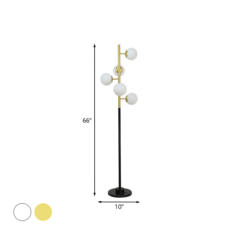 Black-gouden boomvloer Licht eenvoud 5-bulb metaal Standing Lamp met beige/melk Witglas schaduw