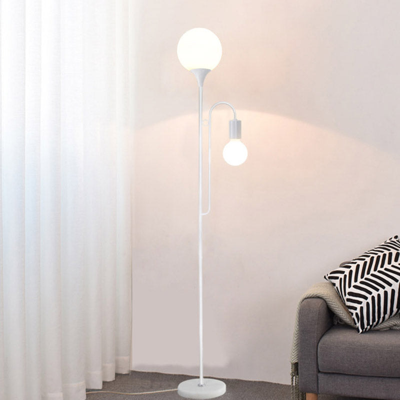 Minimalistische bal staande lamp glas 2-kop slaapkamer leesvloer licht met gebogen arm in zwart/wit