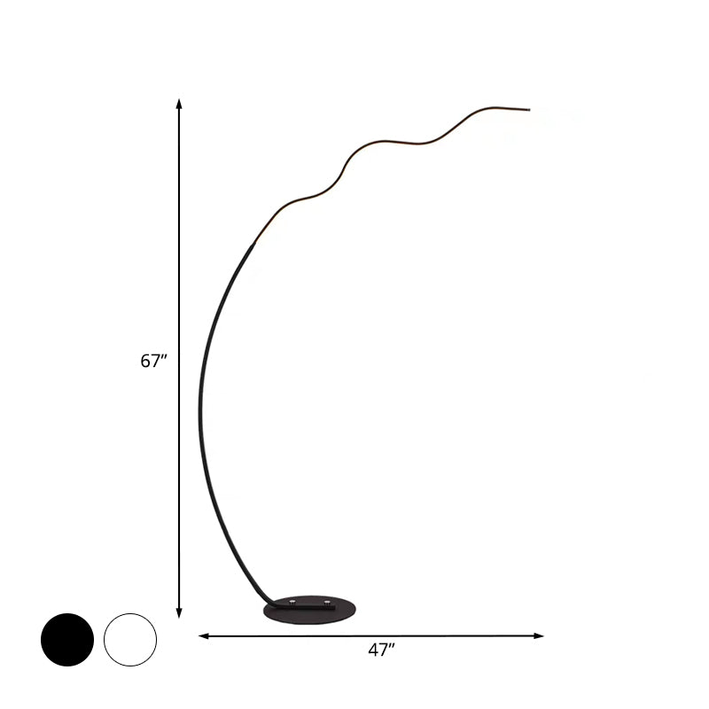 Zwart/witte golfvormige staande lamp Hedendaagse LED-metalen vloerverlichting in warm/wit licht