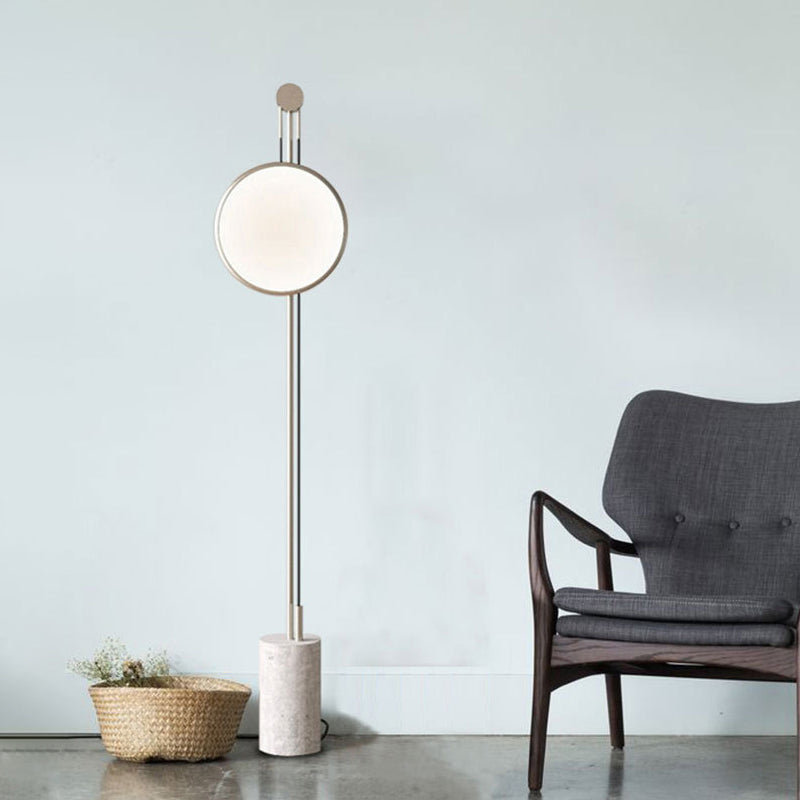 Finition en or Panneau rond debout Light moderniste LED Metallic Stand Up Lampe pour le salon