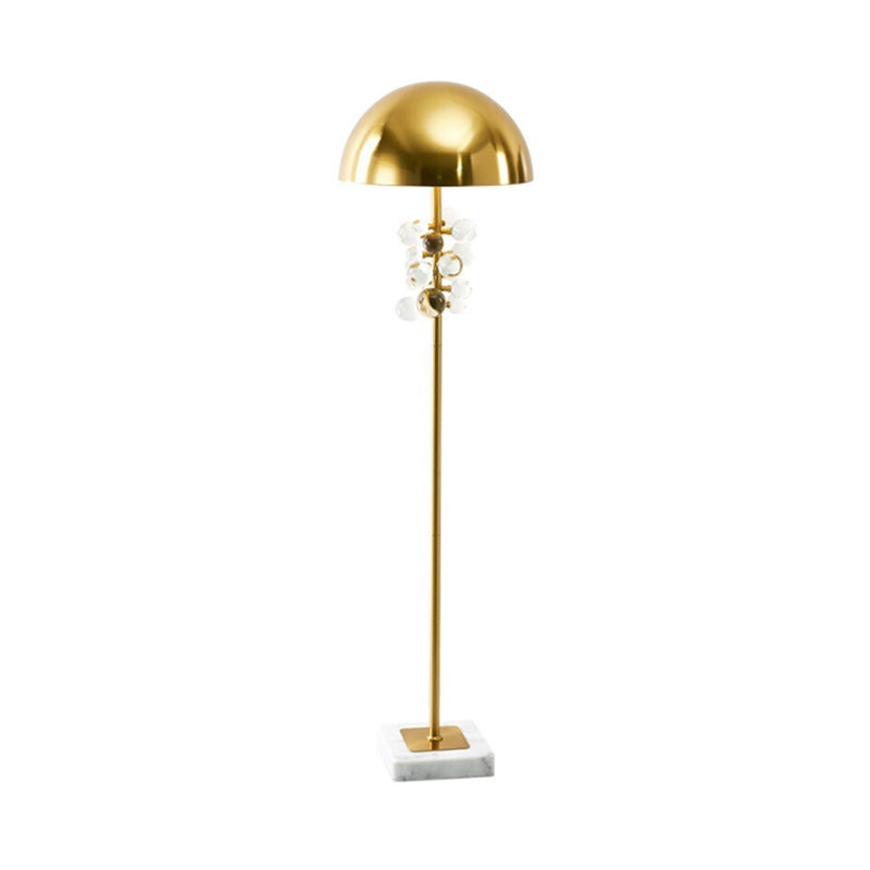 Metallische Halbkreisbodenbeleuchtung postmoderne 1 Kopfgold -Stehlampe mit klarem Kristallkugel -Deco