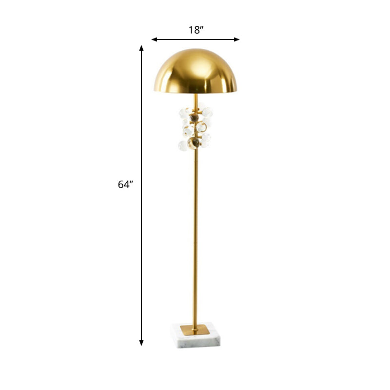 Metallische Halbkreisbodenbeleuchtung postmoderne 1 Kopfgold -Stehlampe mit klarem Kristallkugel -Deco