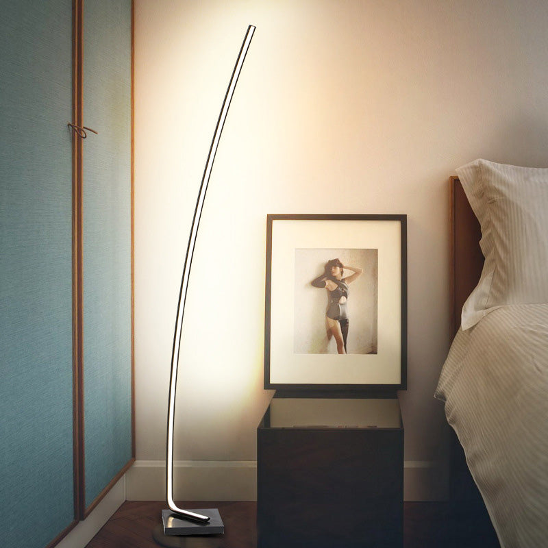 Metallic gebogen leesvloer Lamp Eenvoud zwart/wit/goud LED -bedstopverlichting in warm/wit licht