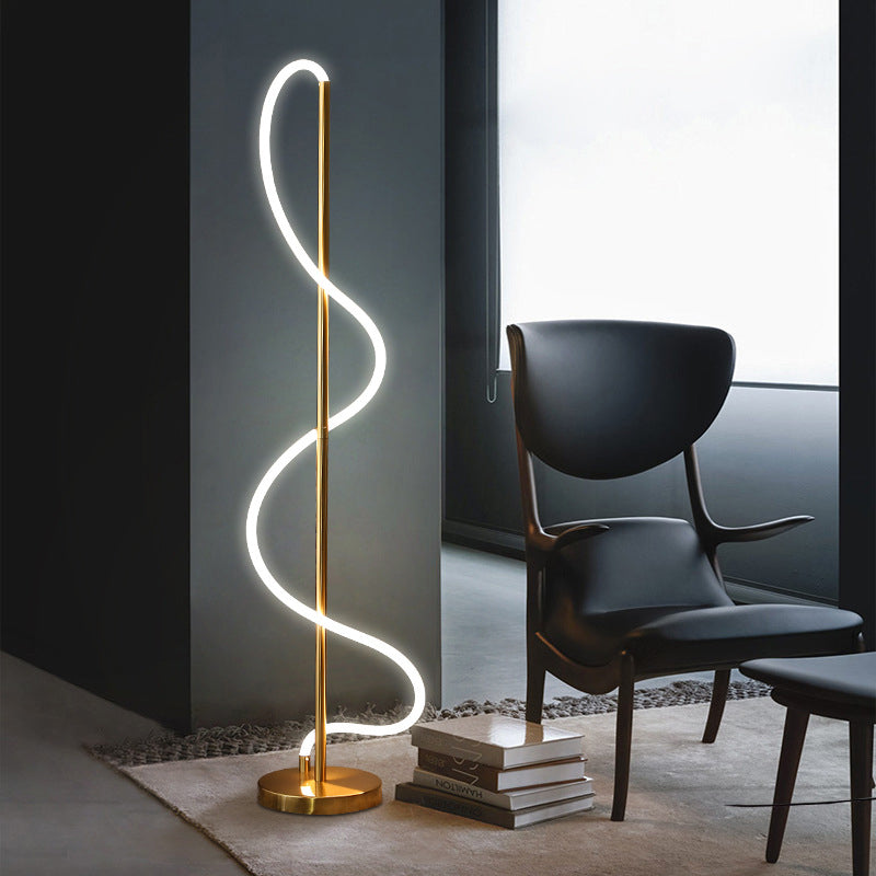 Metallic Spiral Line Leesvloer Licht Modernistische LED LED -lamp in goud voor studieruimte