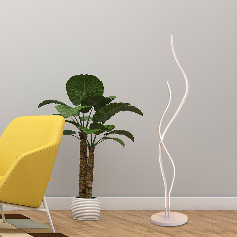 Modernistische golvende lijn opstaan ​​lamp acryl led slaapkamer leesvloer licht in zwart/wit