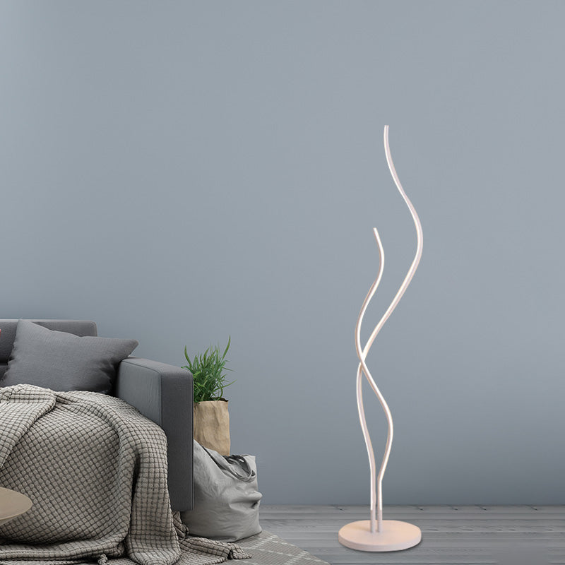 Modernistische golvende lijn opstaan ​​lamp acryl led slaapkamer leesvloer licht in zwart/wit