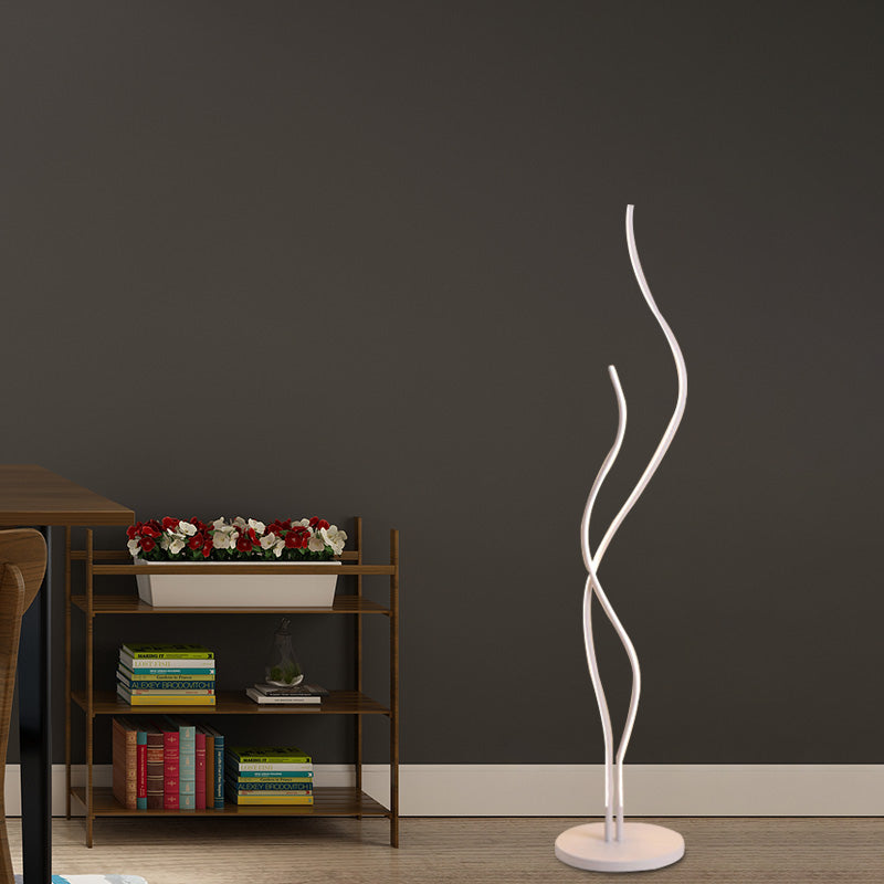 Modernista Waving Line Stand Up Lampada Acrilico LED LED LETTURE LETTURA Luce in bianco/nero