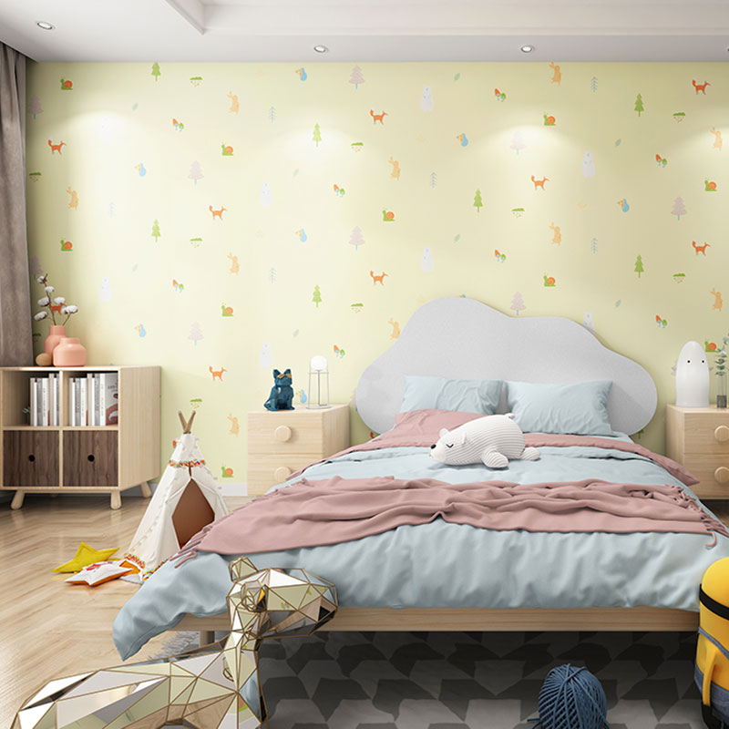 Contemporary Animal Wallpaper Roll for Children's Bedroom with Cartoon Animal Design in Pastel Color