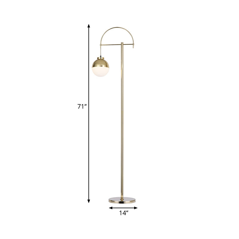 Gouden afwerking gebogen staande vloerlicht postmodern 1-licht metallic vloer leeslamp met orb-schaduw