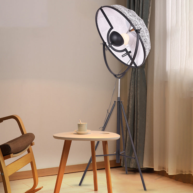 Semi-globe contemporain Tri-leg Light Metal 1 Bulbe Photo Studio Standing Lampe en noir / blanc