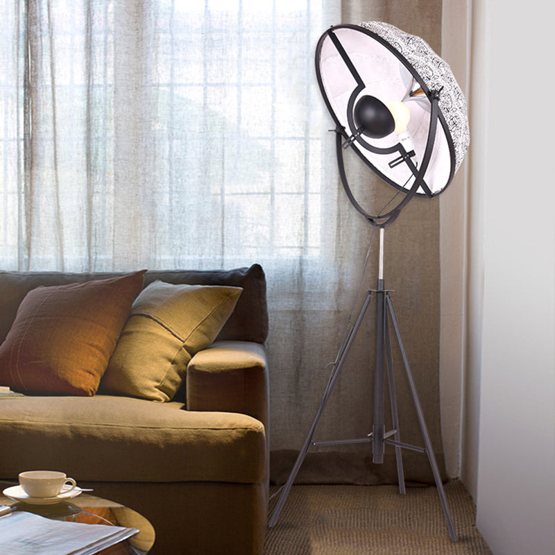 Semi-globe contemporain Tri-leg Light Metal 1 Bulbe Photo Studio Standing Lampe en noir / blanc