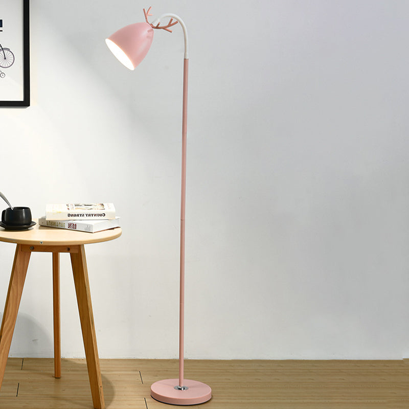 Macaroon boog trompet schaduw vloer licht metallic enkele lamp woonkamer staande lamp met gewei ontwerp in zwart/wit/roze