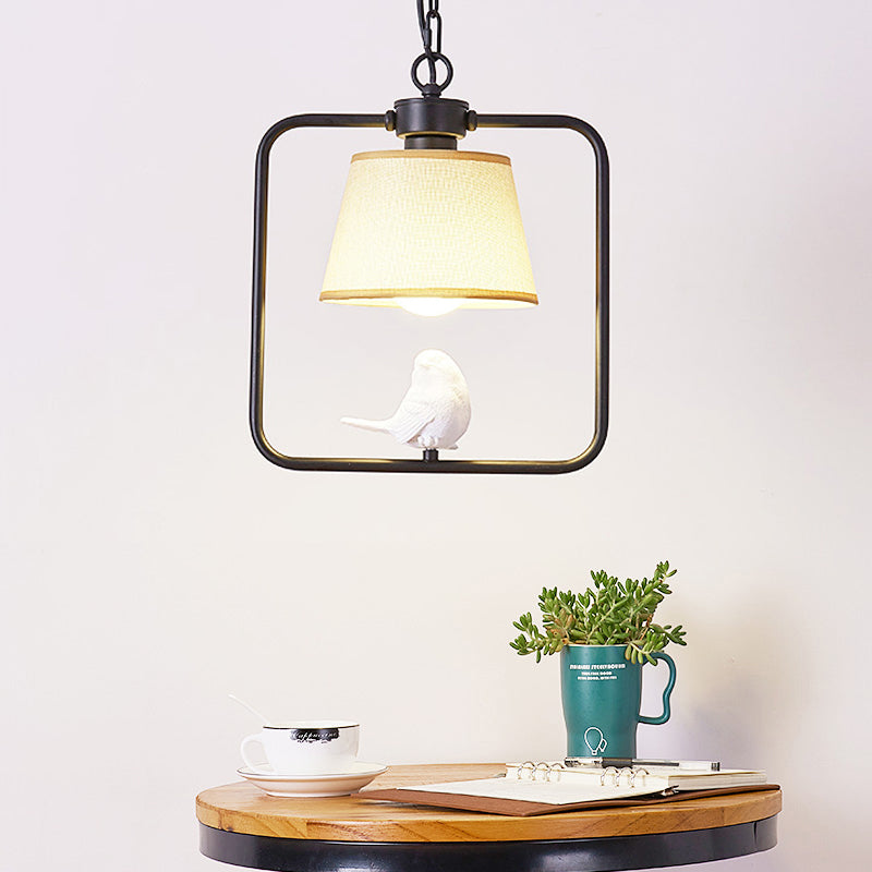 1 lichte kegel plafond hanglamp klassiek zwart/wit stof hangende lamp voor coffeeshop met vierkante frame en vogel